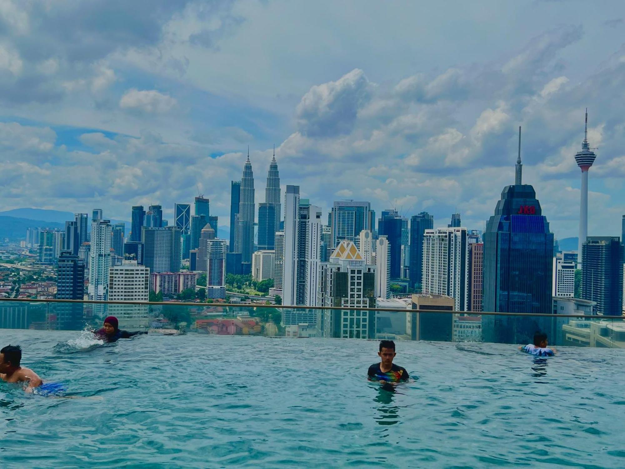 Regalia Service Suites Klcc Skypool Kuala Lumpur Exterior photo